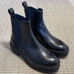 Steve Madden Ladies Chelsea Boot Size 7W